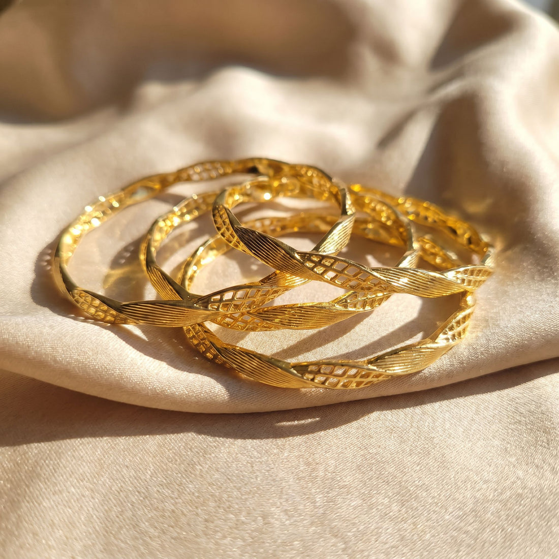 Bangle with Intricate Jali Pattern